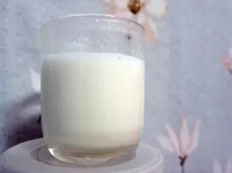 婴儿用牛奶代替奶粉行吗？可以代替，但要注意这几种情况
